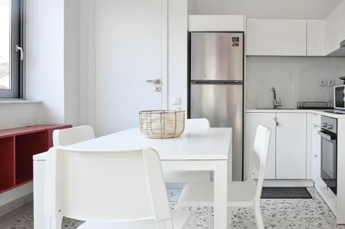 Monastiraki Panorama: Spacious City Living