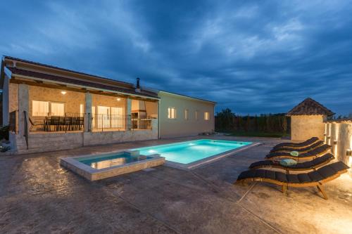 Villa Diana private pool near Porec