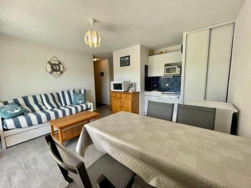 Quiberon : 3 pièces, 5 pers, piscine, près plage, garage, animaux ok, terrasse/jardin - FR-1-478-85