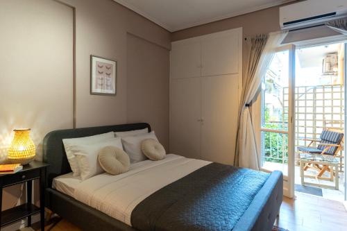 Giường trong phòng chung tại Phaedrus Living: Luxury Studio Nea Smirni