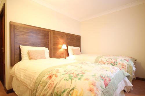Postel nebo postele na pokoji v ubytování Strathburn Hotel Inverurie by Compass Hospitality