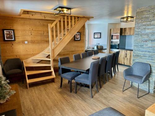 Photo de la galerie de l'établissement Duplex rénové à Val Thorens - 12 pers, 4 chambres, garage, proche pistes et commerces - FR-1-637-40, à Val Thorens