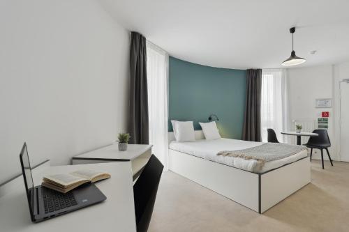 Ένα ή περισσότερα κρεβάτια σε δωμάτιο στο All Suites Appart Hôtel - Noisy-le-Grand