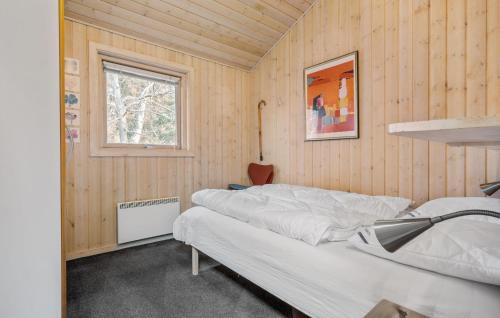 a bedroom with a bed in a wooden wall at Beautiful Home In Sjllands Odde With Wifi in Tjørneholm
