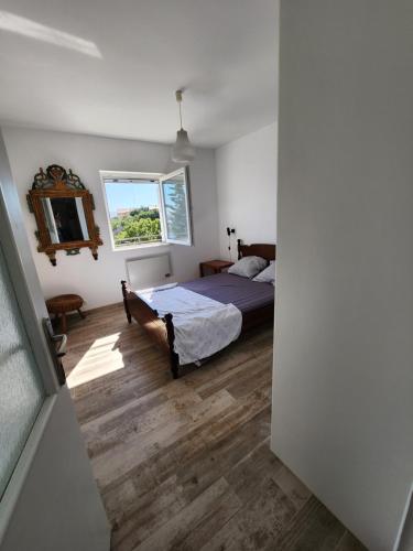 a bedroom with a bed and a window at Guest House Karlobag - Villa Rose in Karlobag