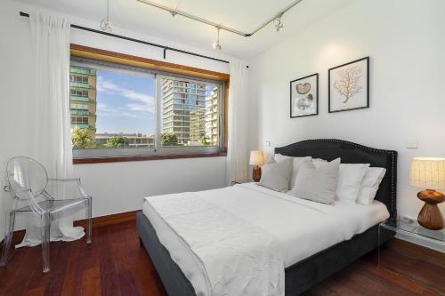 a bedroom with a large bed and a window at Luxury Living by the Sea Matosinhos Marvel in Matosinhos