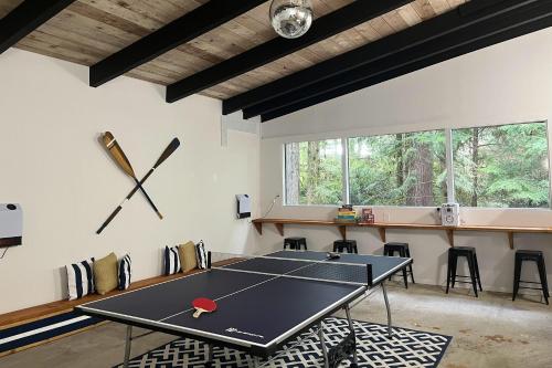 Stolní tenis v ubytování Alderbrook A-Frame nebo okolí