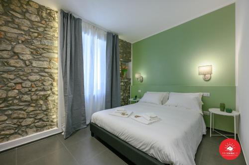 Una cama o camas en una habitación de SEICENTO