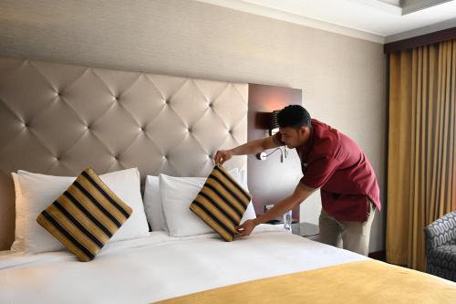 Un ou plusieurs lits dans un hébergement de l'établissement Dar Al Taqwa Hotel