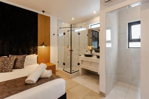 Bathroom sa Bedfordview Hotel & Apartments
