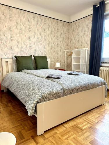 En eller flere senge i et værelse på Maison entière/ Entire house with privat 3 Parking