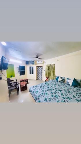 Ένα ή περισσότερα κρεβάτια σε δωμάτιο στο Sun India Guest House