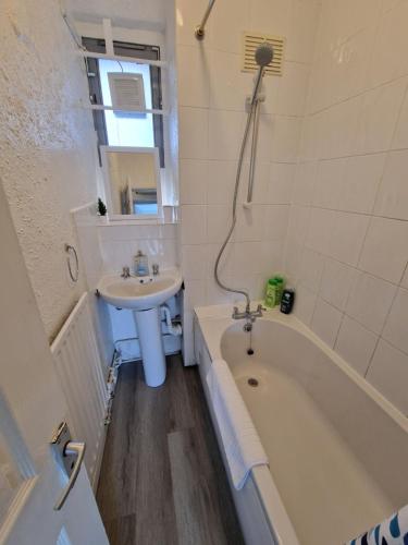 a bathroom with a sink and a bath tub and a sink at Comfortable 2 bedrooms flat in Oval Central London in London