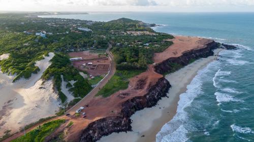 an aerial view of a beach and the ocean at Pousada Berro do Jeguy in Pipa