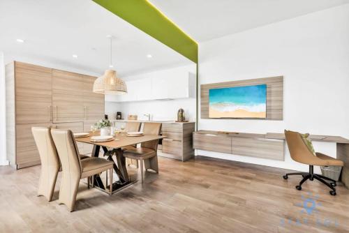 a kitchen and dining room with a table and chairs at Costa Hollywood - Worth Traveling - Rooftop Pool- Gym in Hollywood
