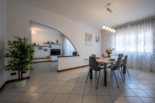 Gallery image of Three bedroom apartment - Lake view - Larihome A57 in Dongo