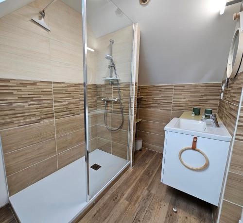 a bathroom with a shower and a sink at Ô P'tit Billard Baventais in Bavent