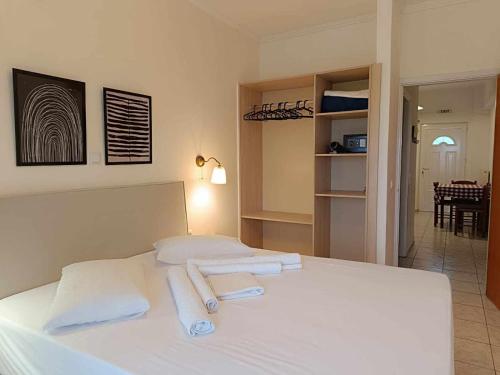 Ένα ή περισσότερα κρεβάτια σε δωμάτιο στο Faros Apartments