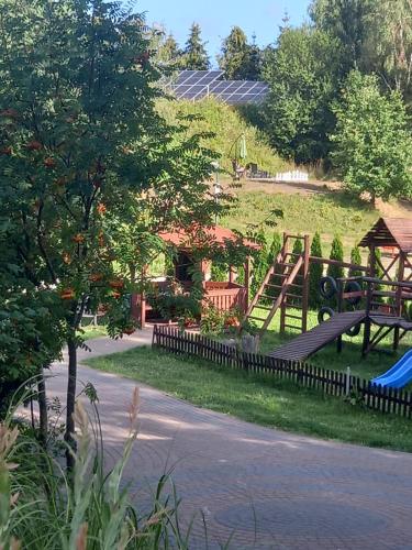 Κήπος έξω από το Kaszuby Resort Zacisze