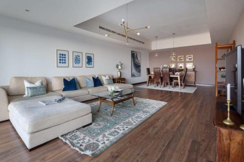 Frank Porter – Emirates Crown Tower