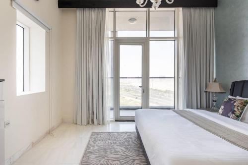 Frank Porter – Bayz Tower by Danube