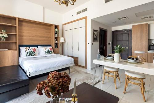 a bedroom with a large bed and a kitchen at Frank Porter - Starz by Danube in Dubai