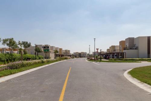 an empty road in a city with buildings at Frank Porter - Urbana II in Dubai