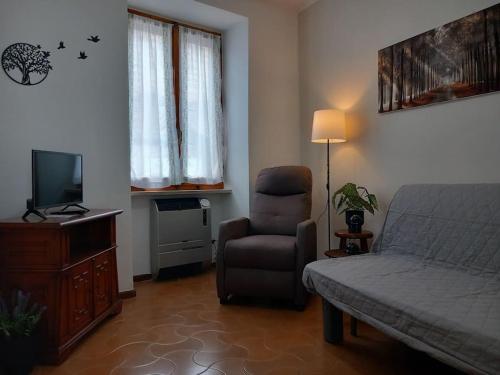 TV a/nebo společenská místnost v ubytování Dai Biancot, Appartamento Ruche'