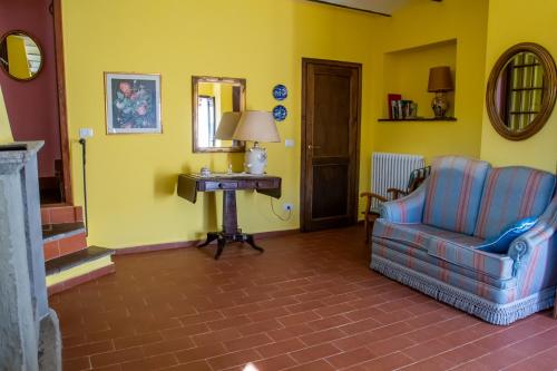 a living room with a couch and a table at Villa Belvedere in Pieve Fosciana