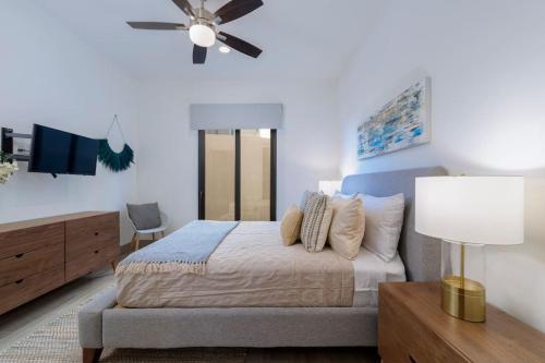 a bedroom with a bed and a ceiling fan at Beautiful New 2BR condo at Mavila in Quivira in Los Médanos Partidos