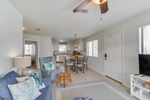 Fotografie z fotogalerie ubytování Walk to Waterfront Park Orange Beach Condo v destinaci Orange Beach