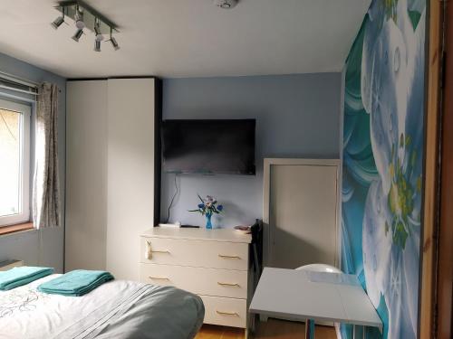 Una cama o camas en una habitación de Self Catering Studio