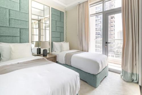 Frank Porter – Marina Wharf 2