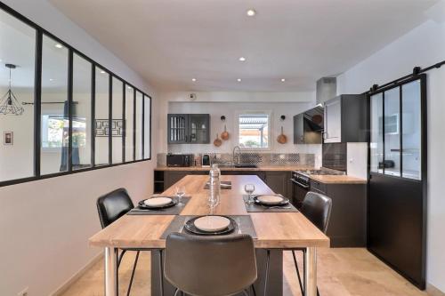 Photo de la galerie de l'établissement Countryside property with pool 6 guests, à Saint-Cannat