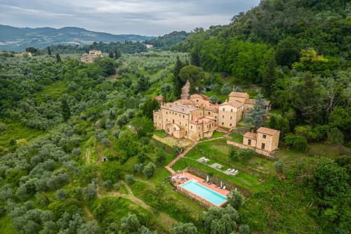 an aerial view of a mansion with a swimming pool at Borgo Gatteraia in Volterra