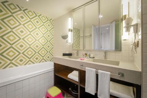 a bathroom with a tub and a sink and a bath tub at Ocean Riviera Paradise All Inclusive in Playa del Carmen