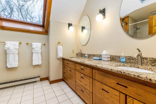 a bathroom with a sink and a mirror at 4 Bdrm Dog-Friendly Territory Getaway in Galena