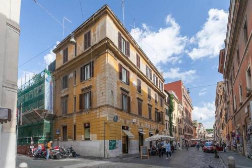 BORGO PIO - quite and spacious apt