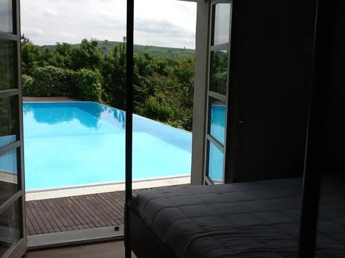 Uma vista da piscina em Villa Giotto ou nos arredores