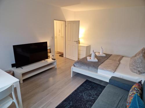 a living room with a large flat screen tv at Schöne Wohnung zentral Dachau(20 min zum HBF München) in Dachau