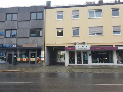 a row of buildings on the side of a street at Schöne Wohnung zentral Dachau(20 min zum HBF München) in Dachau