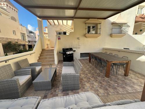 Family Beach House by Wayra Tarifa