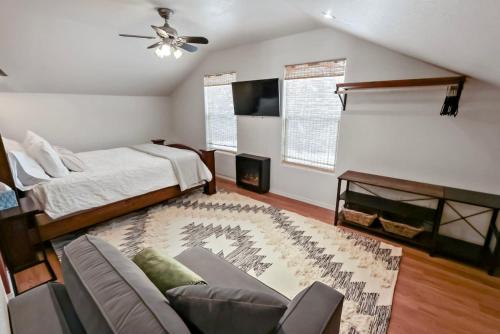 Ένα ή περισσότερα κρεβάτια σε δωμάτιο στο Spacious Studio Unit 5 with Gorgous Canyon Views