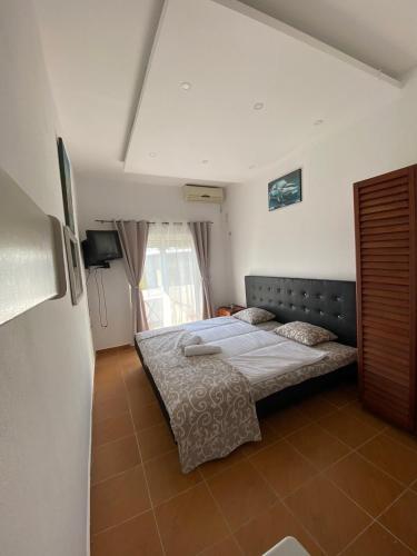 a bedroom with two beds and a window at Xaxa Apartments in Ulcinj