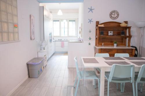 Η κουζίνα ή μικρή κουζίνα στο Casa Annalisa - Fronte Mare Pescara - Sea Front Holiday Home