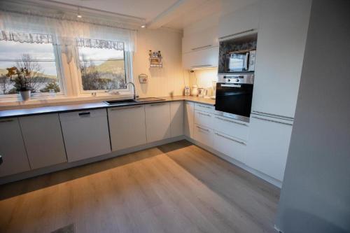 Dapur atau dapur kecil di Sunndalsfjord Cottages Fredsvik Meisalstranda 455,506 og 508