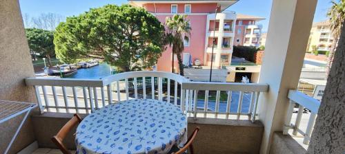 Love nest with balcony close to the sea