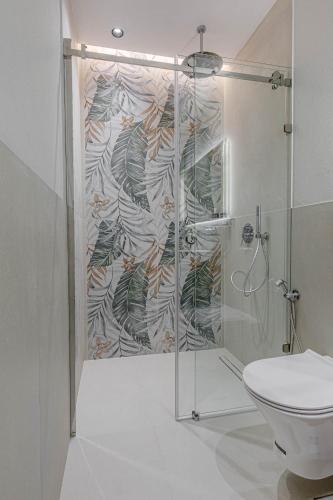 Bilik mandi di Euphoria Suites Palaiokastritsa