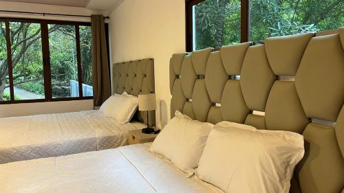 מיטה או מיטות בחדר ב-Aire de Montaña 4 -Hot Springs