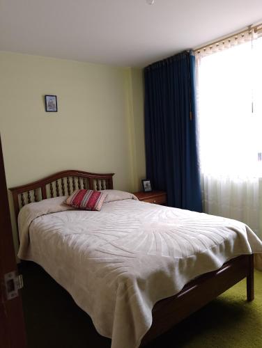 a bedroom with a large bed with a window at Alojate y Descansa in Bogotá
